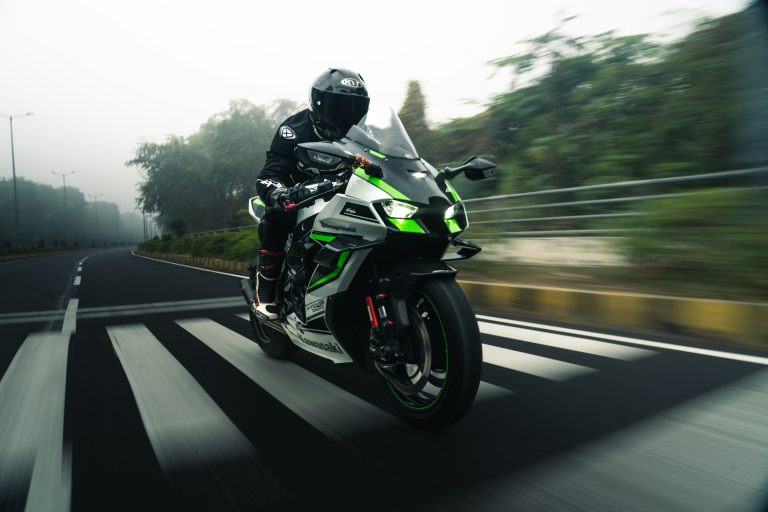 Read more about the article Diventa Pilota di Moto con Sicurezza: Corso Categoria A per Iniziare Subito