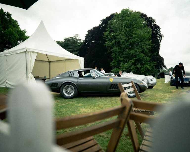 Read more about the article Il Ponte tra Passione e Professione: AutoScuole Italiane che Formano Conducenti Completi e Li Accompagnano al Lavoro